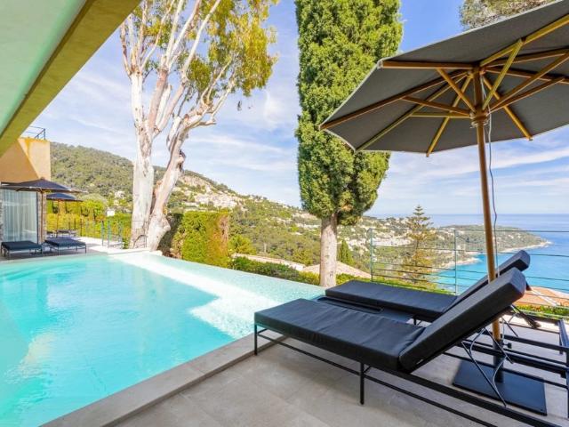 Villa 5 chambres vue mer proche Monaco