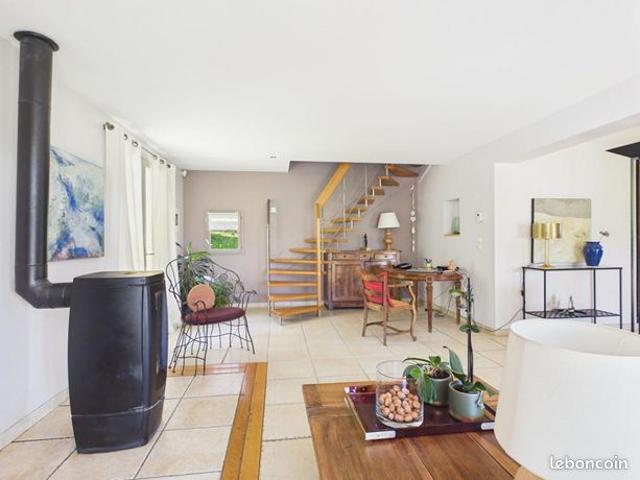 Villa 5 pièces 151 m²