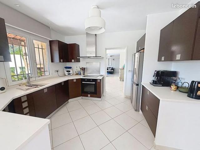 Villa 5 pièces 180 m²