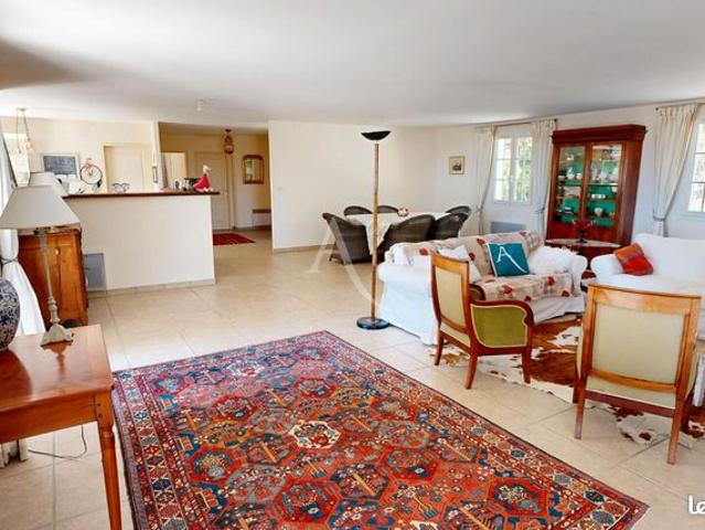 Villa 5 pièces 210 m²