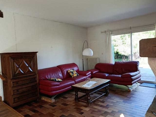 Villa 5 pièces avec dépendance – 4 chambres – Grand terrain – Fort potentiel