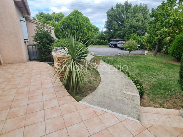 Villa 5 pièces avec piscine sur un agréable terrain au calme