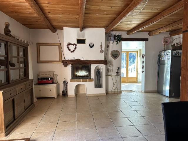 Villa 5 pièces de 128 m2 avec très grande terrasse, parking et terrains