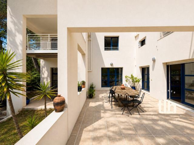 Villa 5 Pieces De 167m2 Sur 1313m2 De Terrain Dans Un Domain. 167m² Prades le Lez