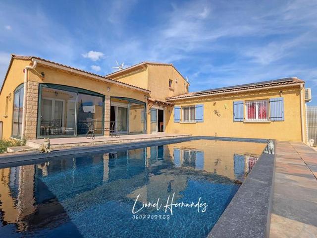 Villa 5 pièces de plain pied 132m² Piscine Garage Panneaux solaires Terrain de 1203m²