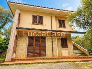 Villa 5 vani 180mq