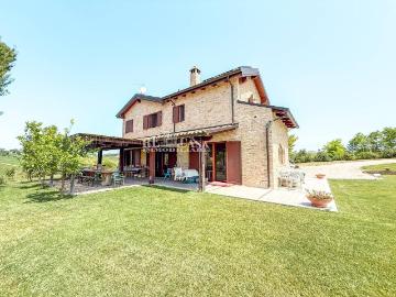 Villa 5 vani 180mq