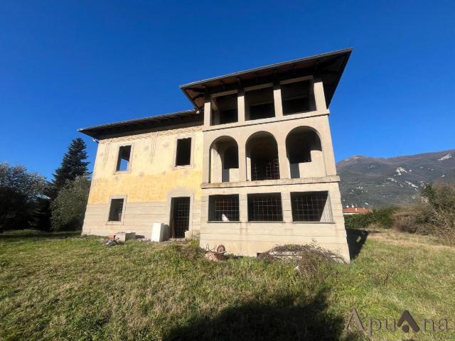 Villa 5 vani 280mq