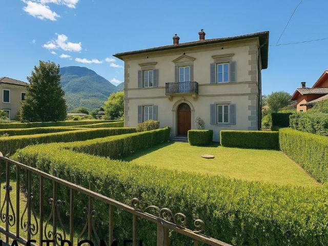 Villa 5 vani 290mq
