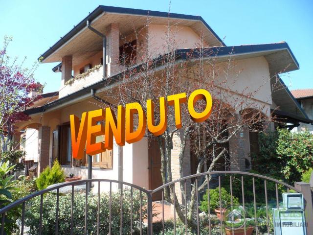 Villa 5 vani 300mq