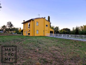 Villa 5 vani 300mq