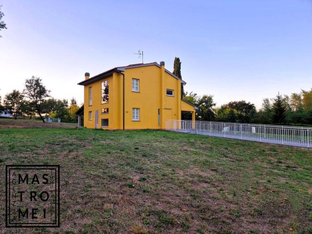 Villa 5 vani 300mq