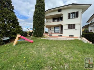 Villa 5 vani 300mq
