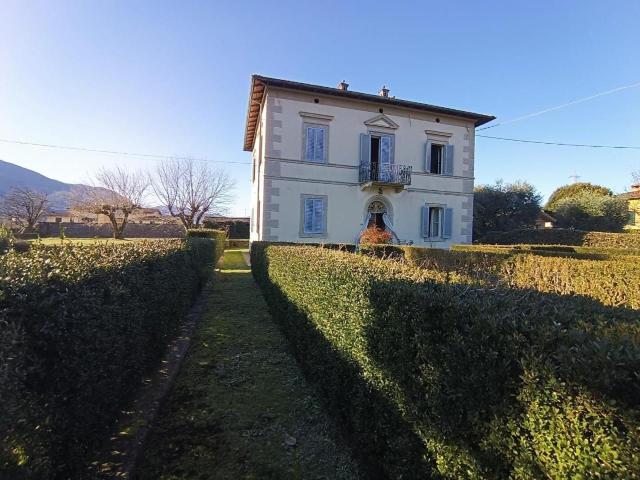 Villa 5 vani 340mq