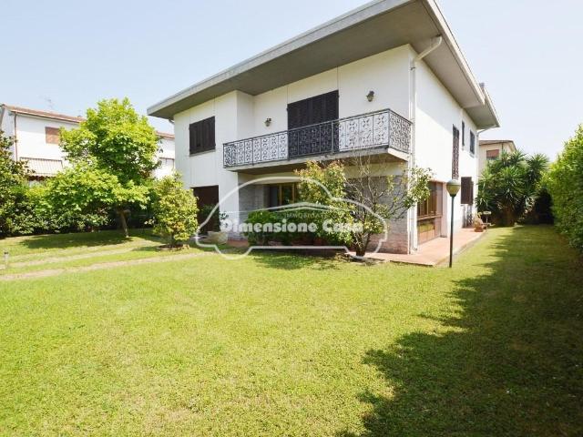 Villa 5 vani 360mq