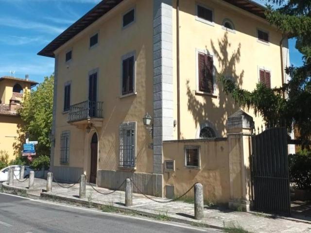 Villa 5 vani 600mq