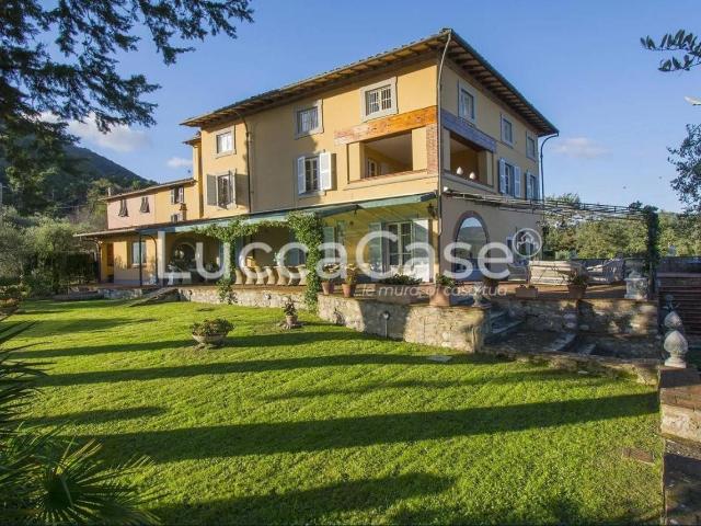Villa 5 vani 900mq