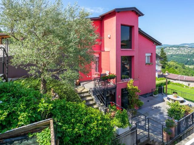 Villa 5.5 locali con vista e giardino a Davesco Soragno