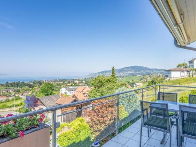 Reserviert montreux geräumige doppelhaushälfte mit panoramablick
