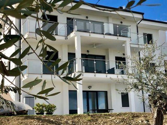 Villa 6 camere da letto, Montenero Di Bisaccia Campobasso 86036 ES103964099