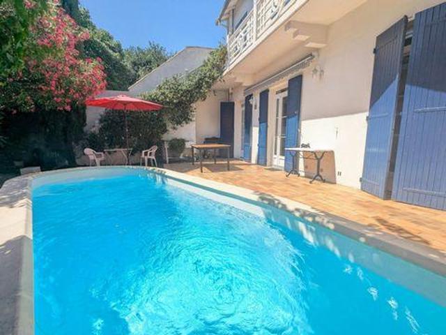 Villa 6 chambres, Nimes Languedoc 30900 DLS103773036