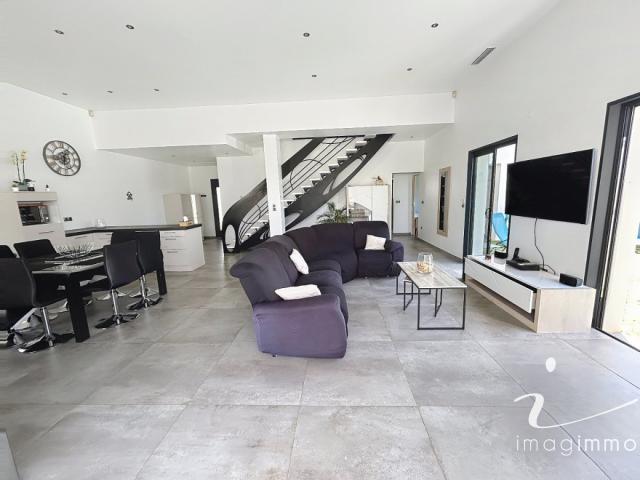 Villa 6 pièce s 4 chambre s 144.63 m²
