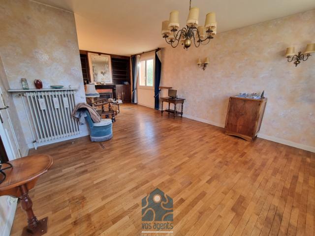 Villa 6 pièces 170m2 sur jardin de 632m2 au centre d'Ambert