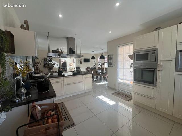 Villa 6 pièces 195 m²