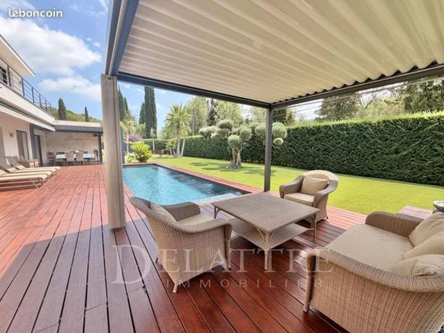 Villa 6 pièces 195 m²