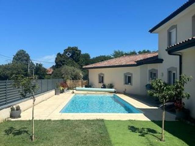 Villa 6 pièces 205 m²