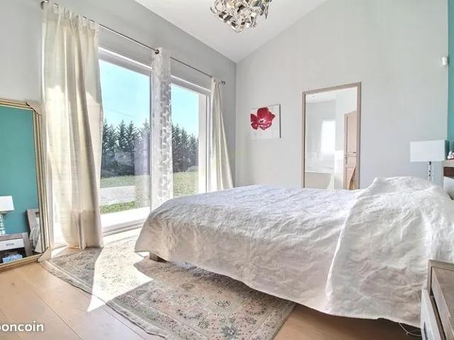 Villa 6 pièces 238 m²