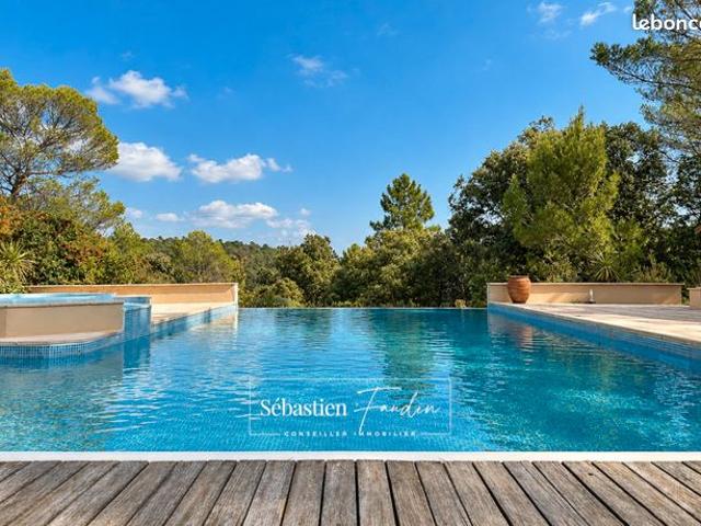Villa 6 pièces 248 m²