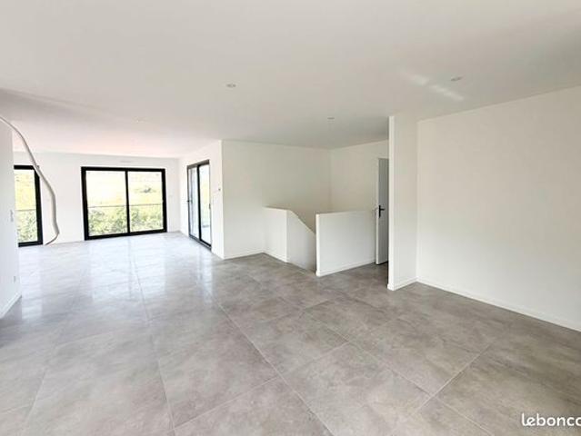 Villa 7 pièces 262 m²