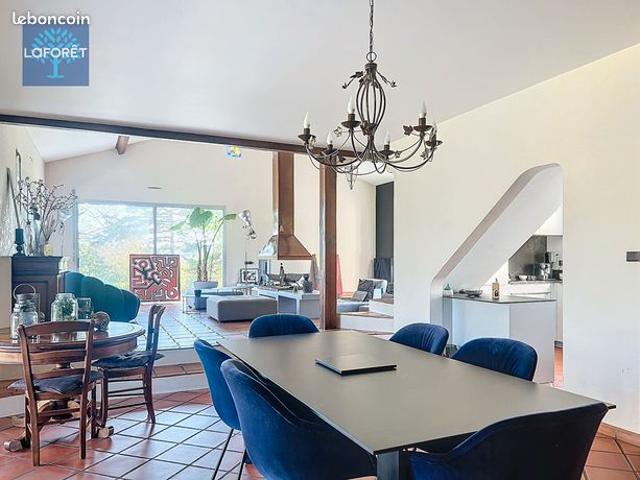 Villa 7 pièces 237 m²