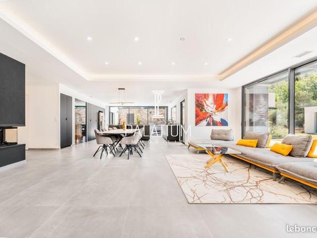 Villa 6 pièces 300 m²