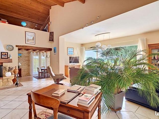 Villa 6 pièces 313 m²
