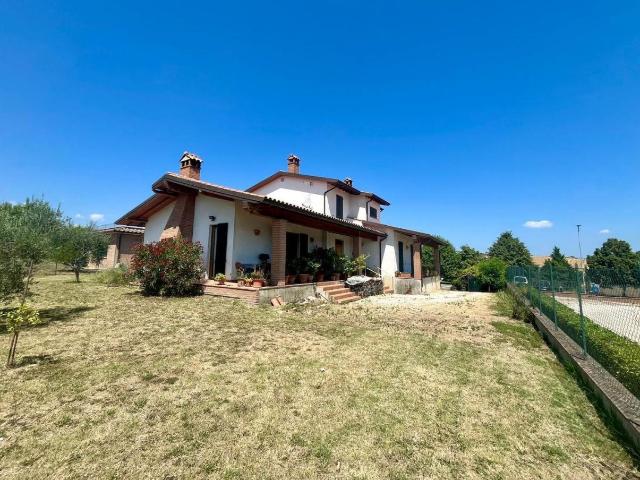 Villa 6 vani 200mq