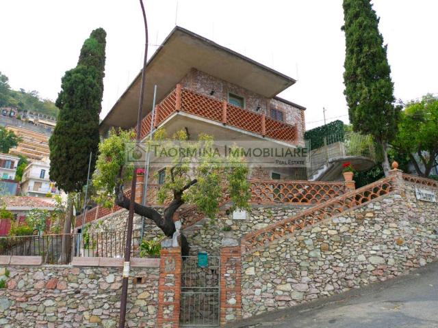 Villa 6 vani 300mq