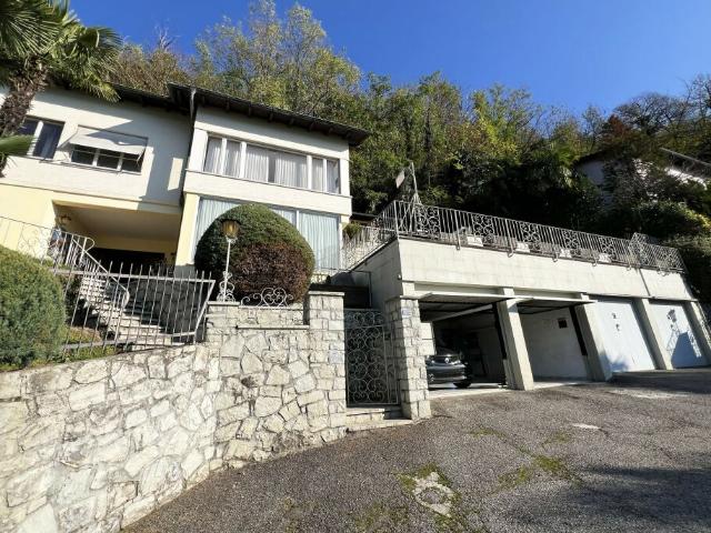 VILLA 6.5 LOCALI CON STUPENDA VISTA LAGO E PISCINA A BISSONE