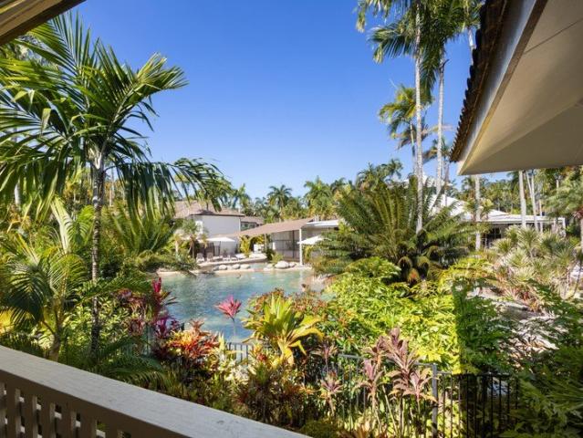 Villa 71: The Ultimate Poolside Location in Reef Resort
