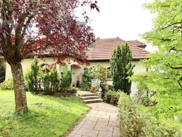 Villa familiale de 6 pièces avec piscine et jardin à Abbévillers