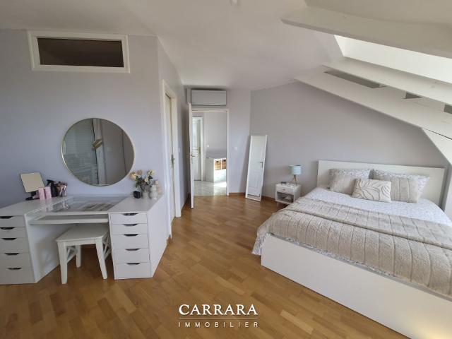 Villa 7 pièce s 4 chambre s 220 m²
