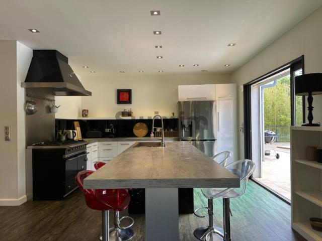 Villa 7 pièce s 4 chambre s 243 m²