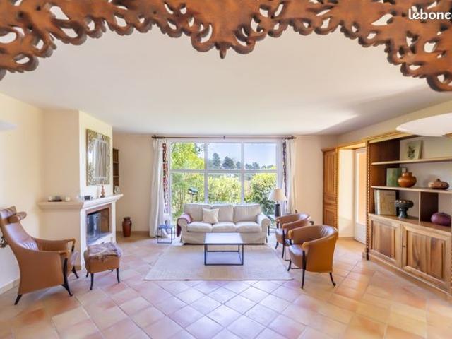 Villa 7 pièces 197 m²