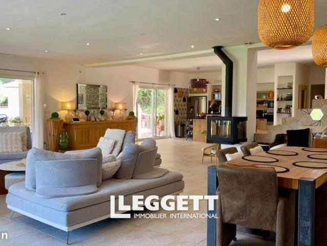 Villa 7 pièces 246 m²