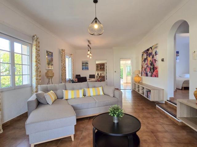 Villa 7 Pieces A Pieds Des Criques Et Du Port De Santa Lucia. 180m² Saint Raphaël