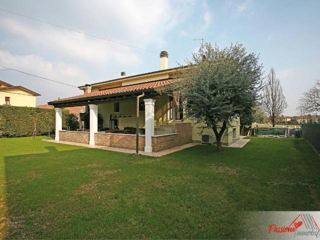 Villa 7 vani 220mq