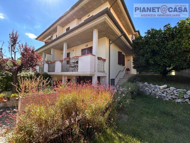 Villa 7 vani 300mq