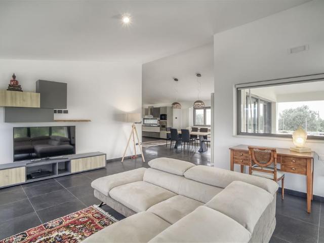 Villa 7 vani 300mq