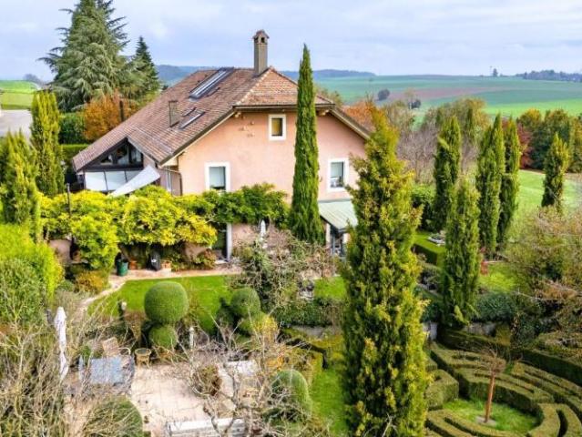 Elegantes Anwesen mit 7 Zimmern – Wunderschön angelegtes Grundstück von 1.720 m²